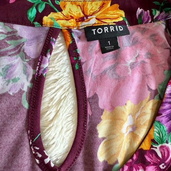 Torrid Floral blouse with Keyhole back in Purple and Yellow - Picture 2 of 3